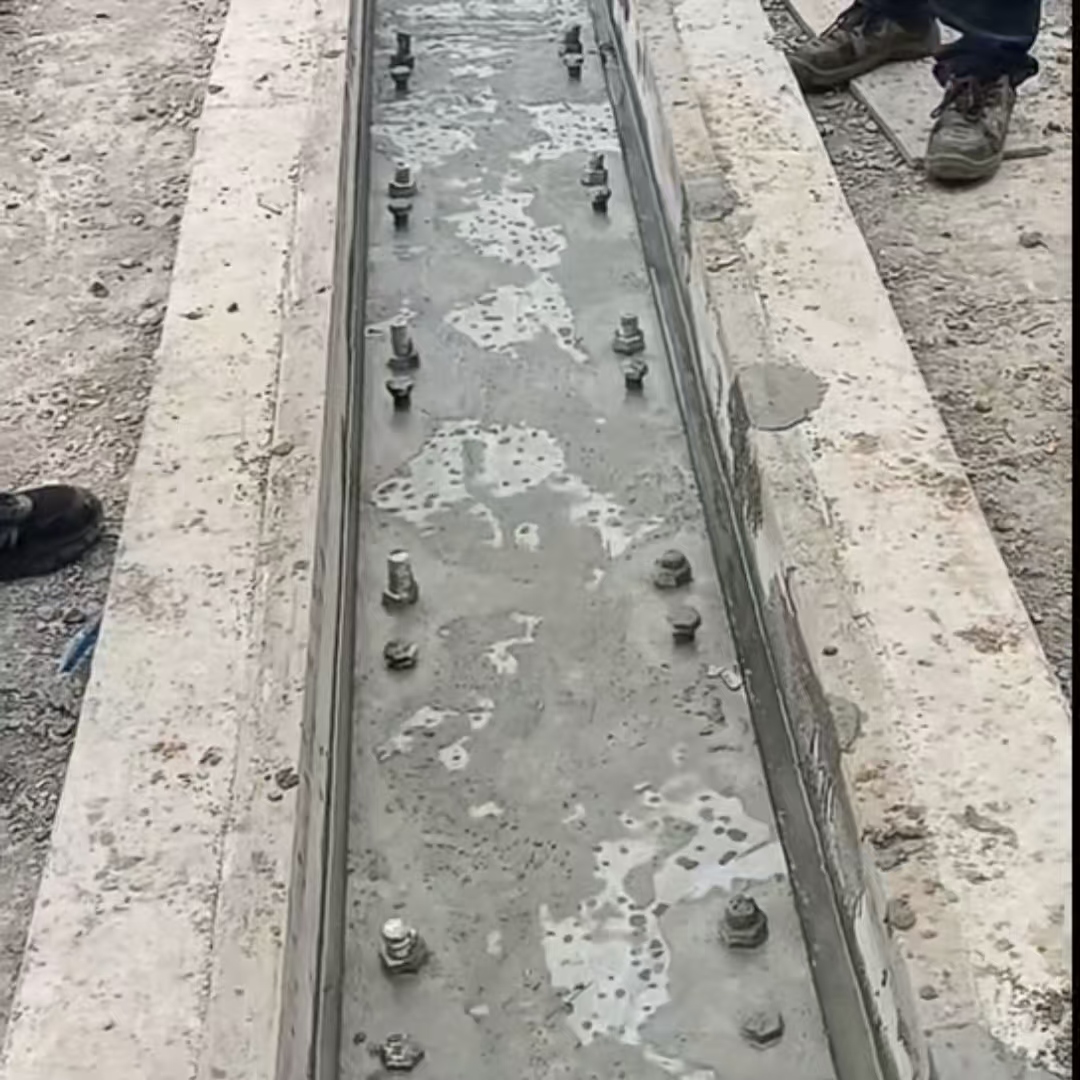 南郊港口码头起重机龙门吊重型机械设备稳固用早强快凝轨道胶泥